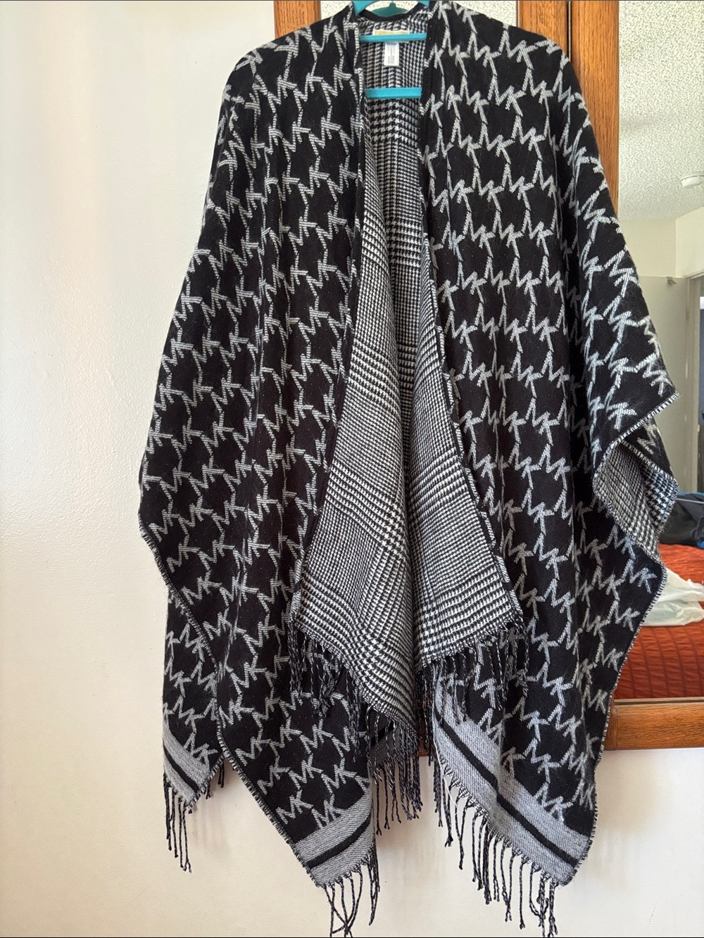 Michael Kors Reversible Houndstooth Logo Cape Poncho Shawl Black Gray